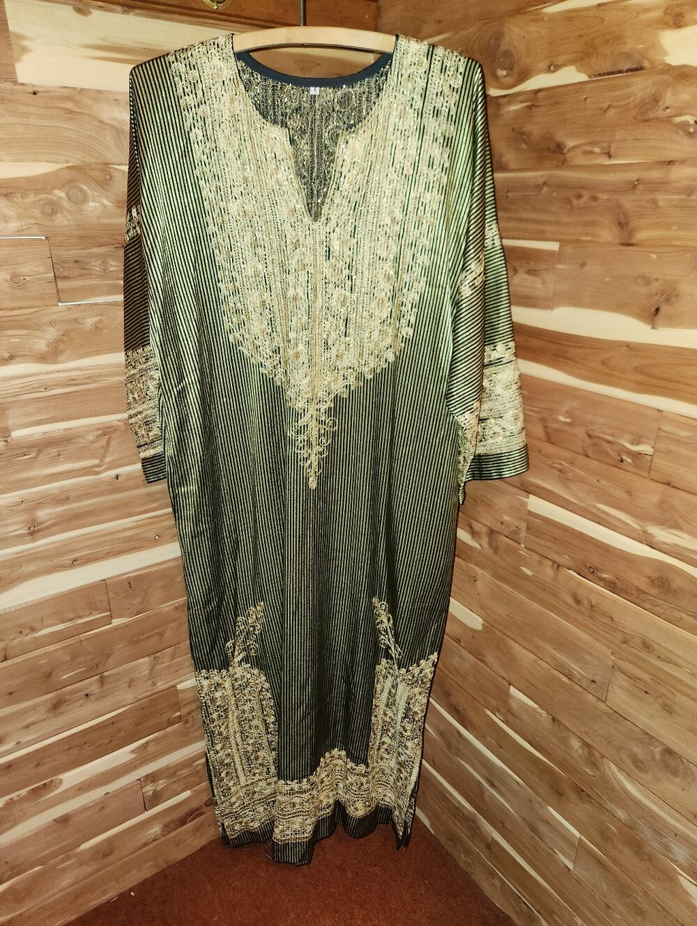 Elegant Green Embroidered Women’s Kaftan
